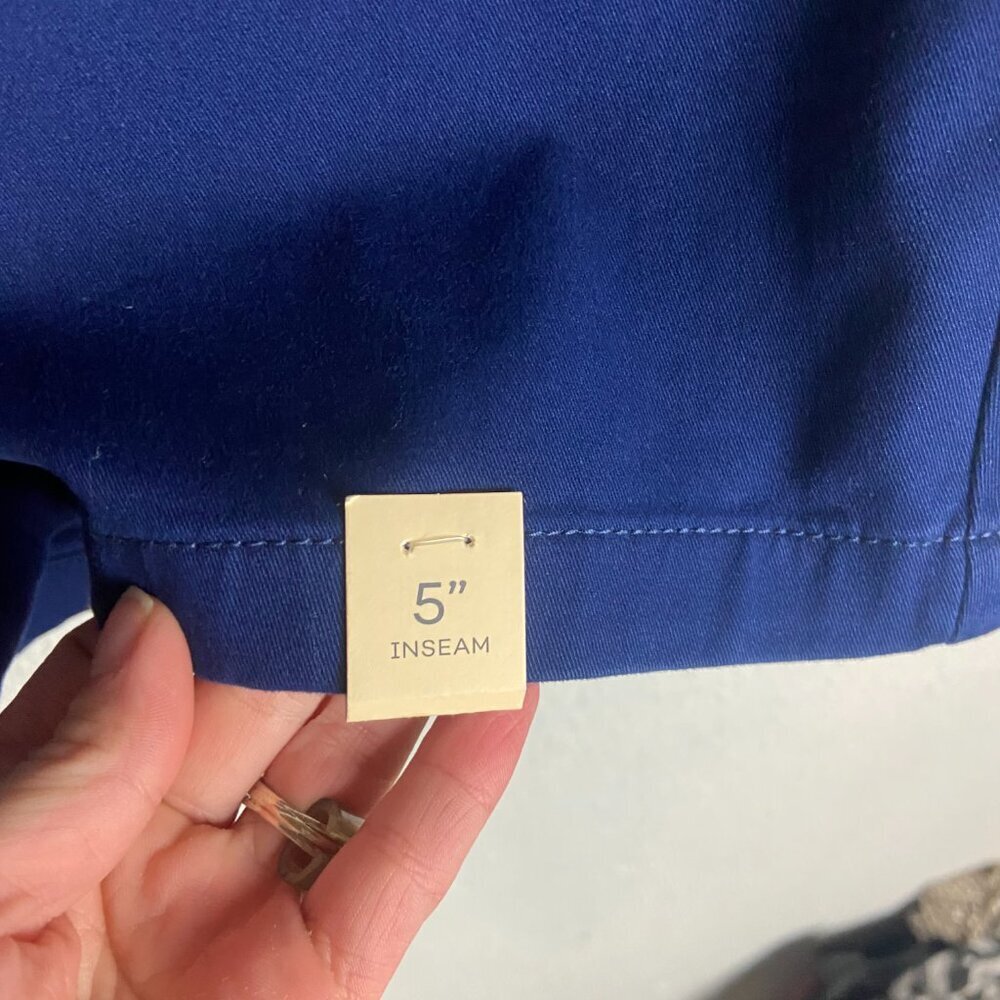 St John's Bay Women's Size 12 Mid Rise Easy Fit Though Hip Thigh Navy Blue 5" - Picture 3 of 7